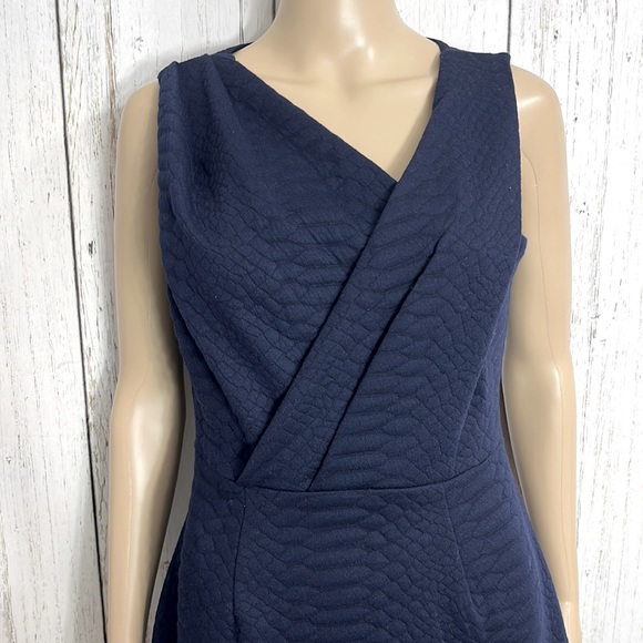 NWT ASOS MATERNITY Navy Quilted Sheath Dress Sleeveless Faux Wrap Size 6 - Picture 4 of 11